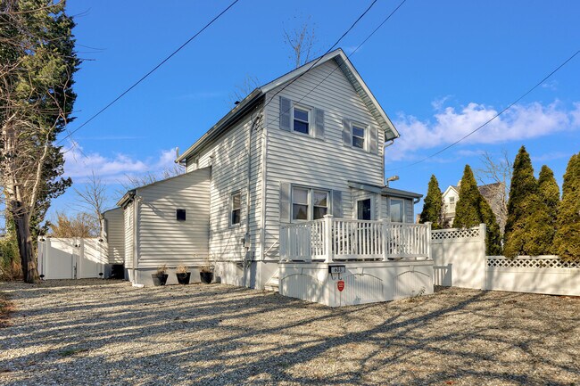 Building Photo - 603 Cincinnati Ave