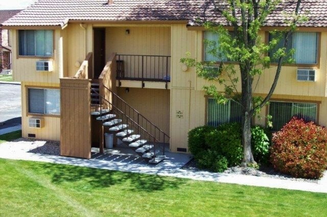 Edificio - 615 E Lincoln Way