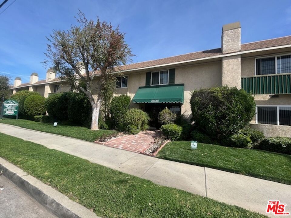 Foto principal - 10540 Balboa Blvd