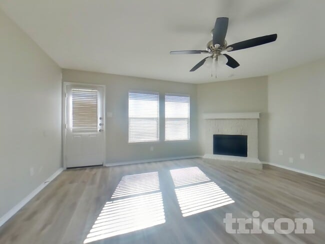 Building Photo - 9200 Tierra Verde Dr
