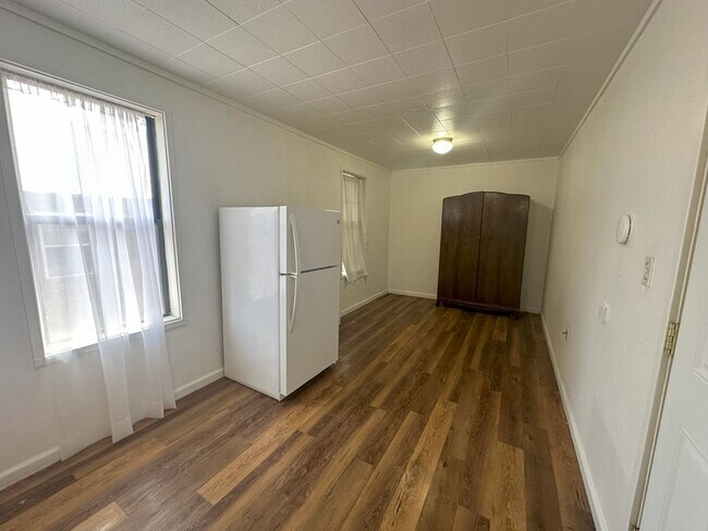 Foto del edificio - Studio 1 Bathroom Westwood Apartment