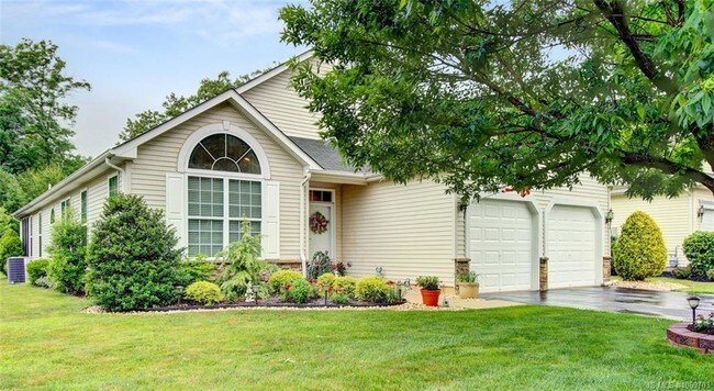 Foto del edificio - 82 Enclave Blvd