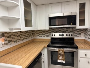 Building Photo - 12 Willowbrook Ln