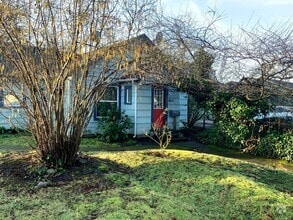 Building Photo - 1612 W 8th Ave
