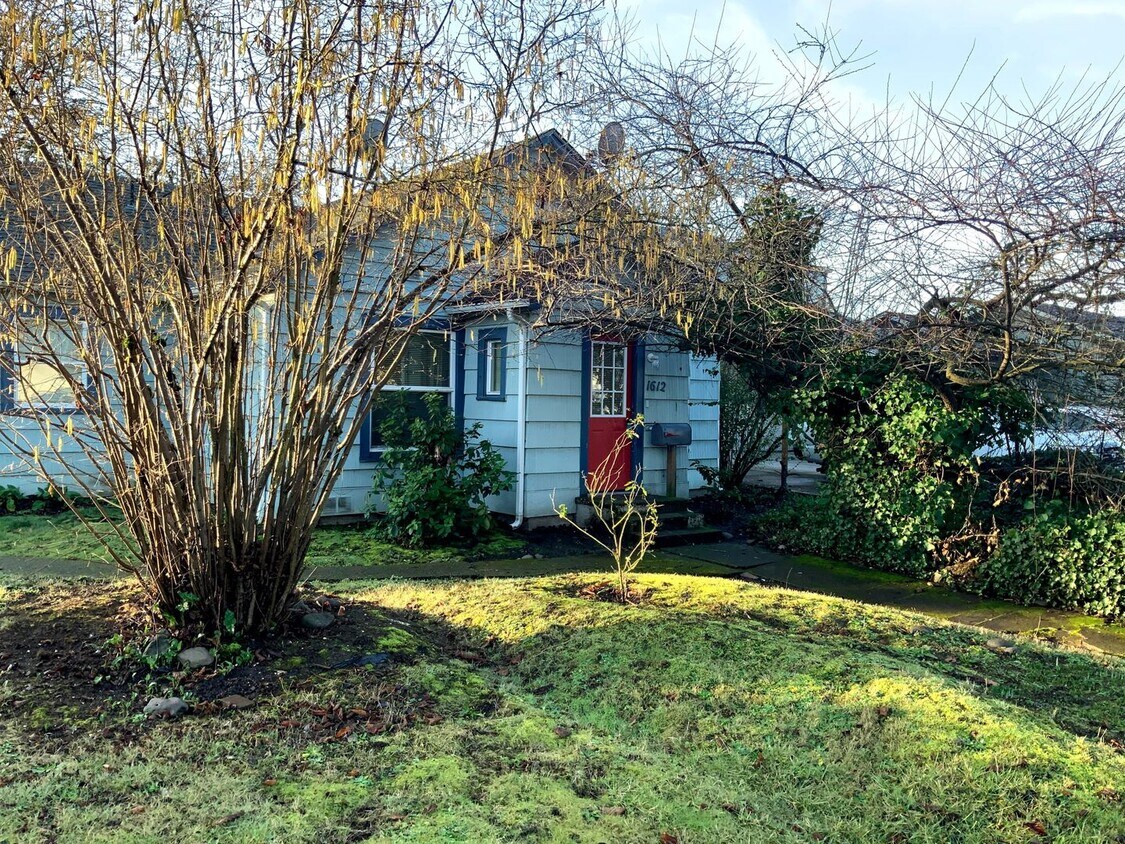 Primary Photo - 1 Bedroom Duplex in Midtown Near the Whit