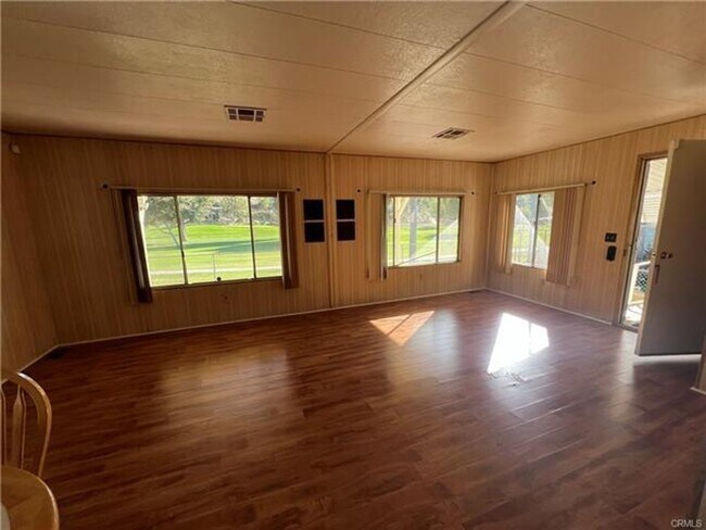 Foto del edificio - Peaceful Golf Course Living in a 55+ Community