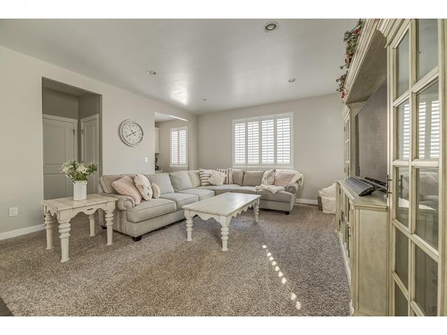 Building Photo - Beautiful 4 Bed 4 Bath Townhome in South J...
