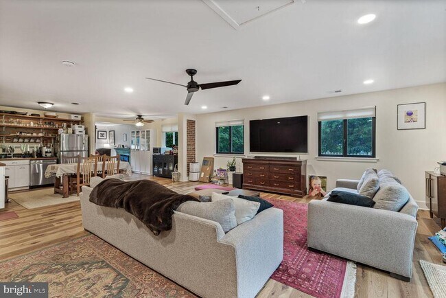 Building Photo - 3610 Terrace Dr
