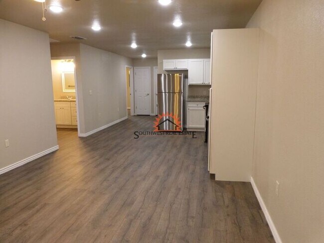 Foto del edificio - Spacious 2 bedroom 2 bath Duplex.