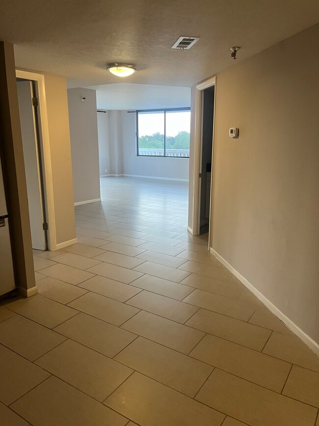 Photo - 400 E Colonial Dr Apartment