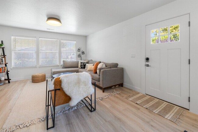 Foto del edificio - 2624 S Virginia Ave