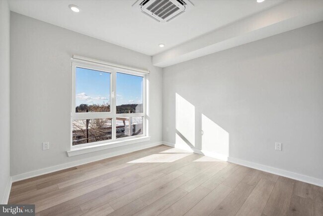 Foto del edificio - 3449 Scotts Ln