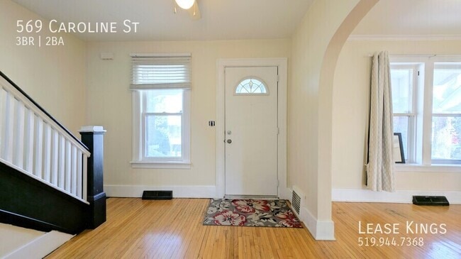 Building Photo - Spacious 3 + 1 Bedroom 2 Bathroom Single F...