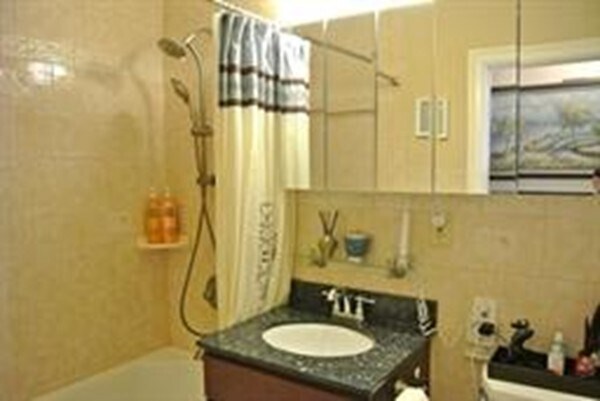 Foto principal - 85 E India Row