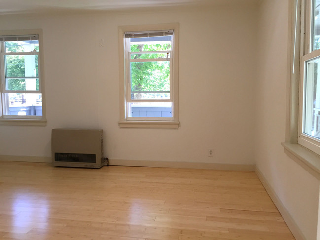 Building Photo - 133 Elmwood Ave
