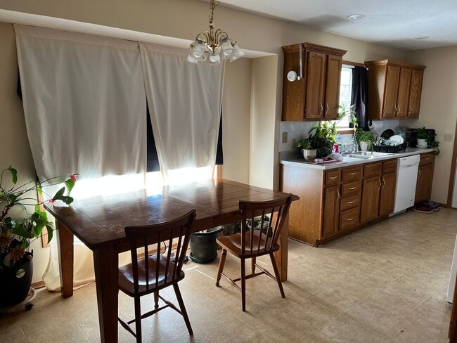 Building Photo - Duplex in Nixa!