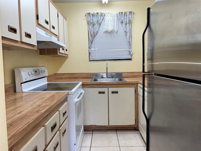 Foto del edificio - 1101 SW 122nd Ave