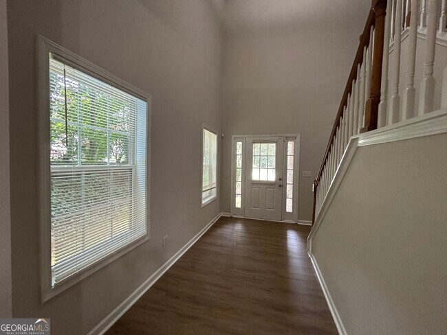Building Photo - 6533 Silk Tree Pointe