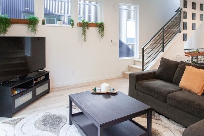 Building Photo - Fully Furnished Home in Green Lake Area!!!