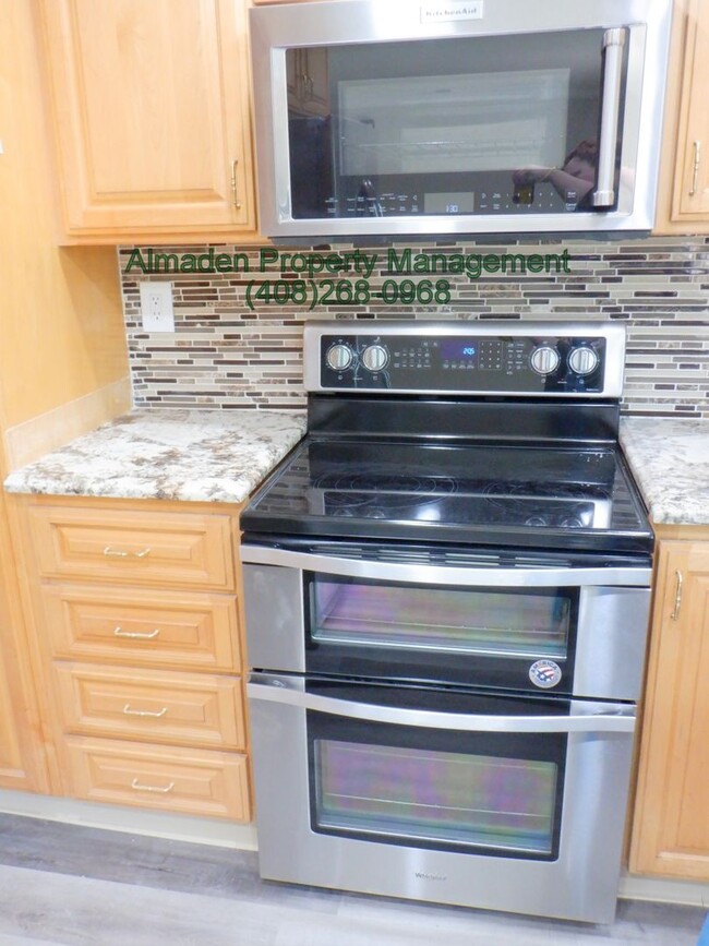 Building Photo - Updated Home, Central A/C & No Carpets! Pe...
