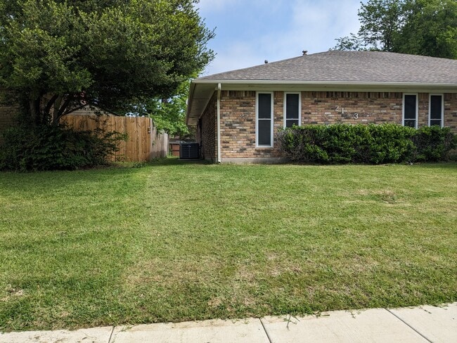 Left side yard - 2123 Pueblo Dr