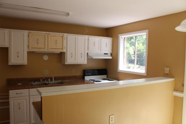 Building Photo - 2505 Redwood Ct