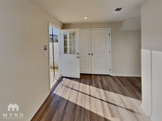 Foto del edificio - 2409 Fathom Wy