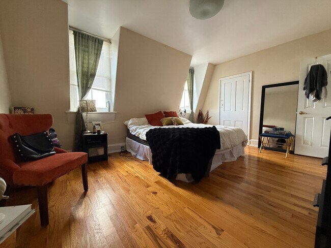 Primary Bedroom - 988 N 5th St
