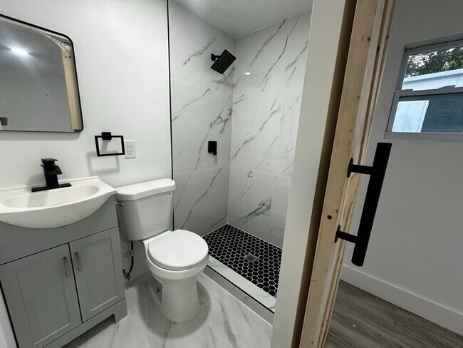 Foto del edificio - 915 NW 46th St