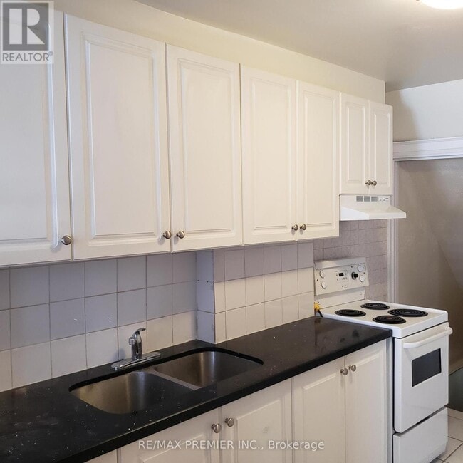 Building Photo - 118 Bude St