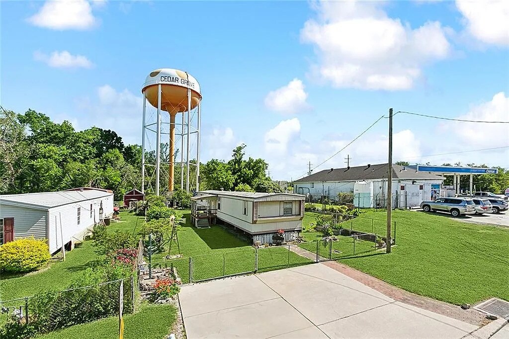 Foto principal - 108 Cedar Dr