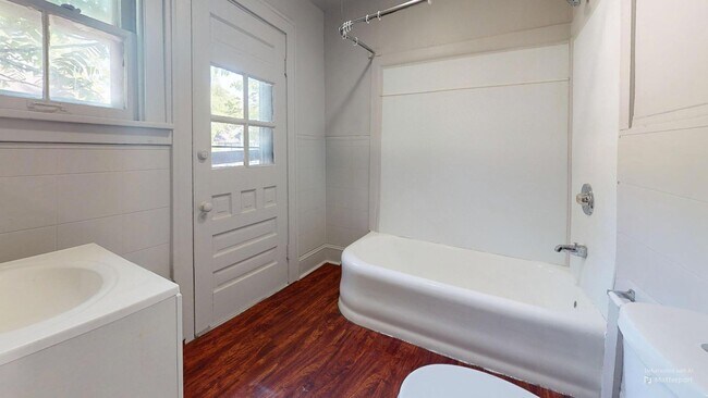 Foto del edificio - Akron 3 Bedroom Single Family Home