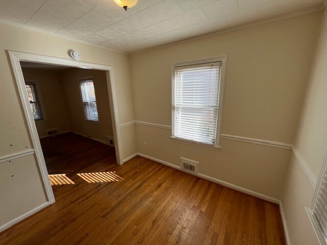 Building Photo - 639 Emerson St NE