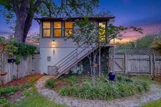 Building Photo - 526 W Lynwood Ave