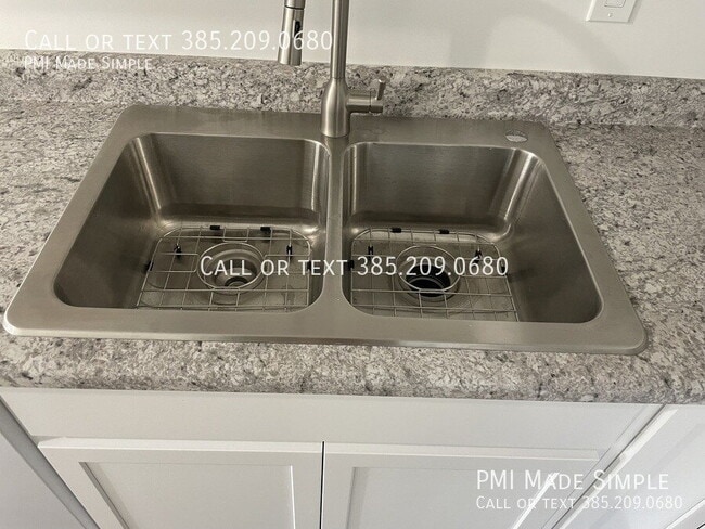 Building Photo - Spacious Condo in Great Orem Location!