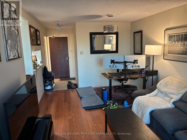 Building Photo - 1055 Bay St.