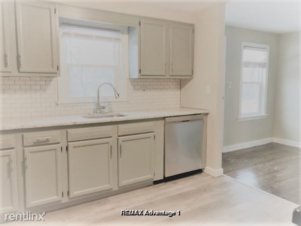 Building Photo - 2 br, 1 bath Townhome - 79 Brooks St