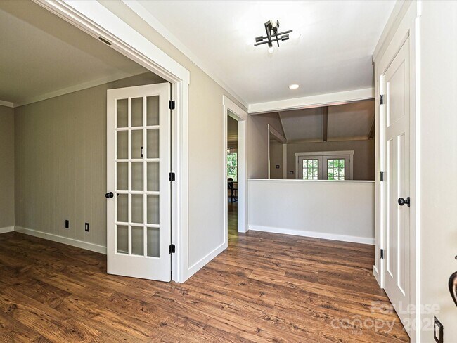 Building Photo - 9565 Man O War Rd