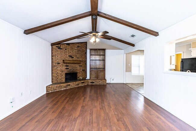 Building Photo - Super sharp three bedroom in South Lubbock welcomes roommates!