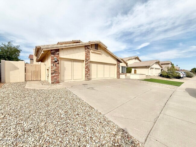 Foto del edificio - 2718 E Bighorn Ave