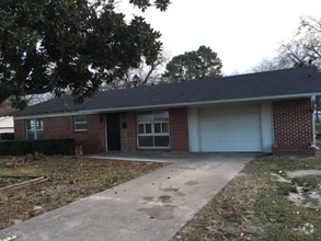 Building Photo - 912 Alabama St