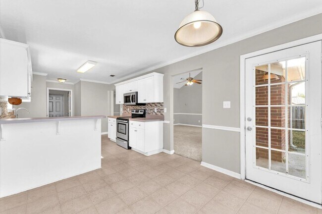 Building Photo - 4Bed 2.5Bath