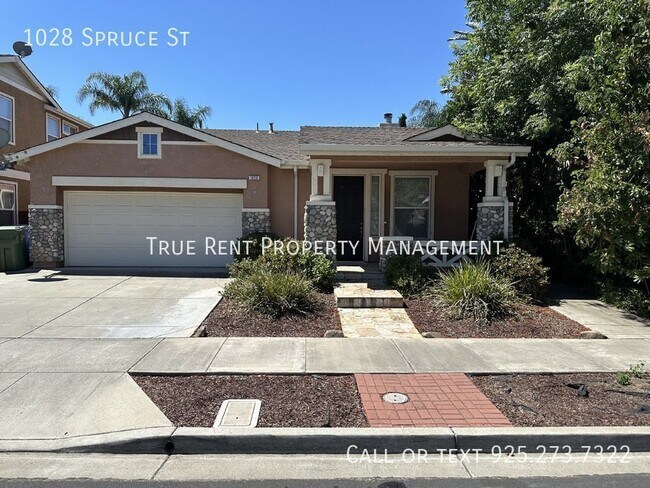Building Photo - Gorgeous 3 Bedroom, 2 Bathroom Single Stor...