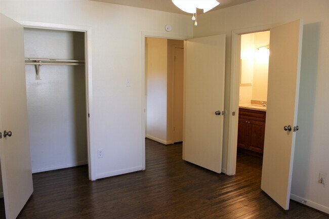 Building Photo - Pre-Lease Opportunity: 2 Bedroom, 2 Bathroom Duplex