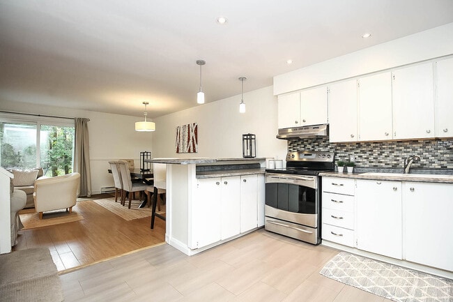 Building Photo - 110 Escarpment Crescent