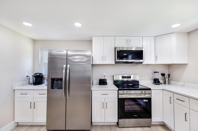 Building Photo - 1840 Bluebird Ln