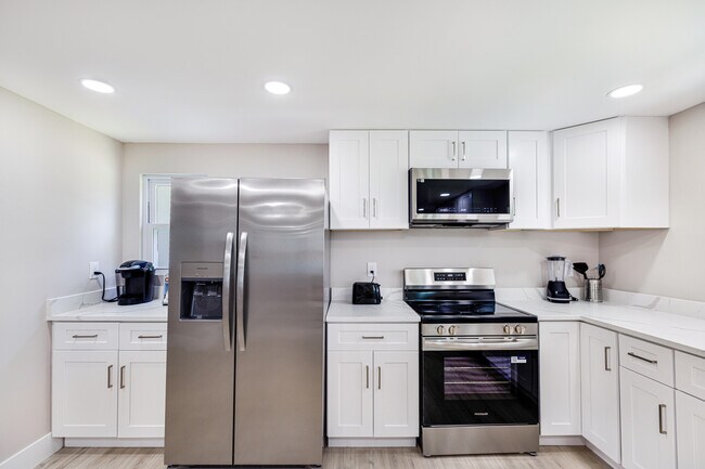 Foto del edificio - 1840 Bluebird Ln