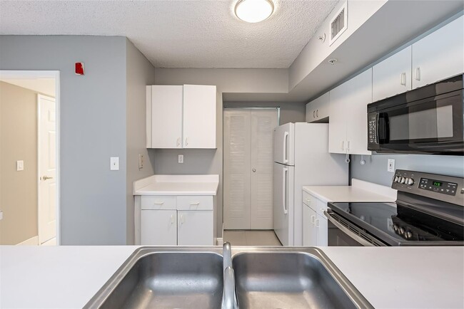Building Photo - 291 W 79th Pl