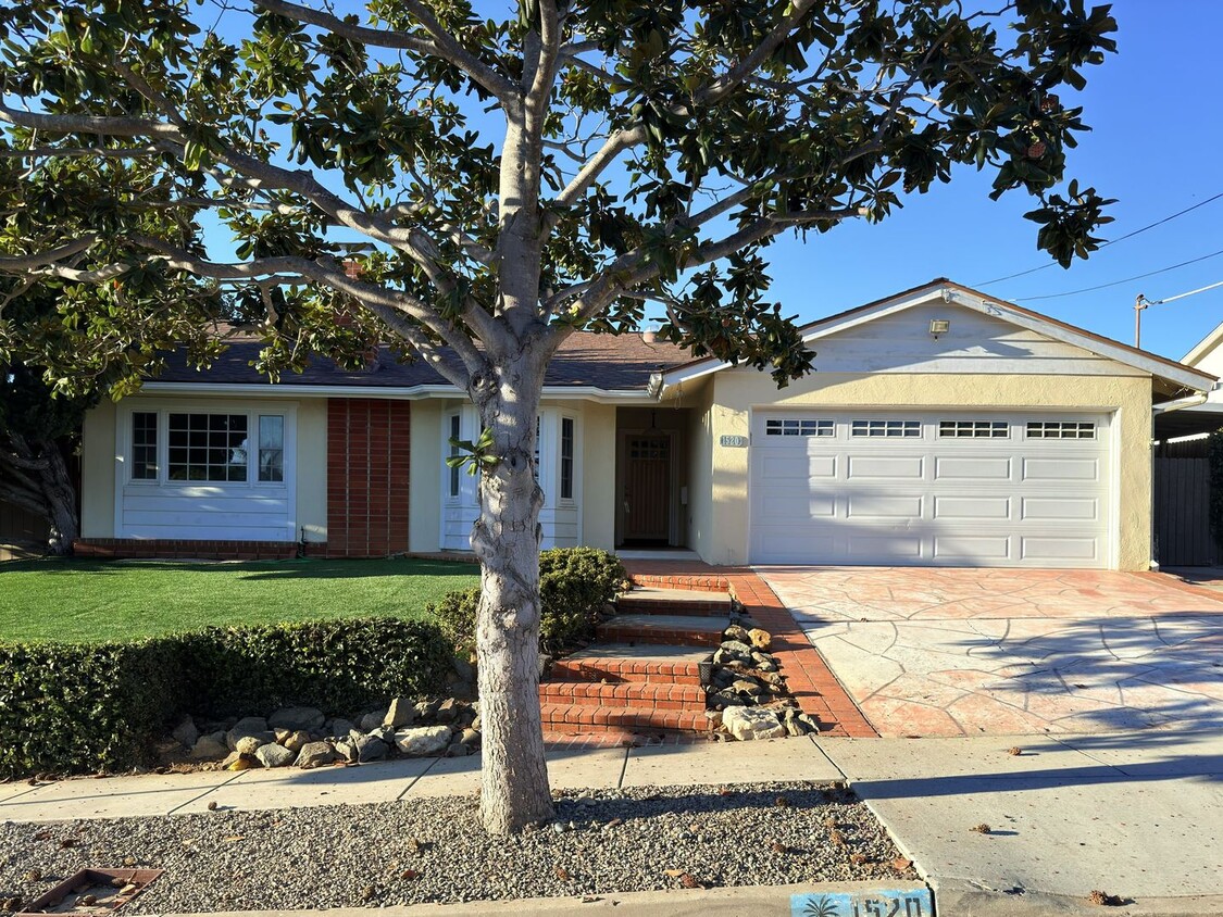 Foto principal - Charming Single Level Home in Carlsbad