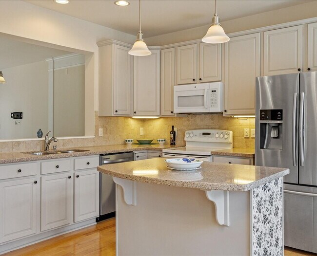 Foto del edificio - Gorgeous Townhome in Great Raleigh Location!
